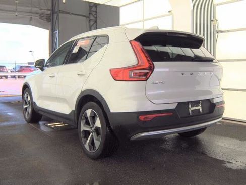 Used 2025 Volvo XC40 B5 Core AWD/4WD image 4