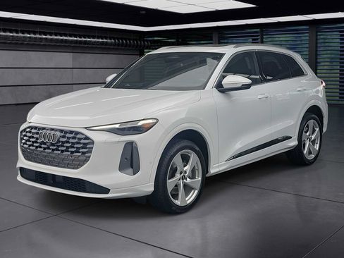 Certified 2025 Audi Q5 Premium Plus AWD/4WD image 1