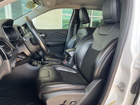 Used 2020 Jeep Cherokee Latitude Plus AWD/4WD image 12