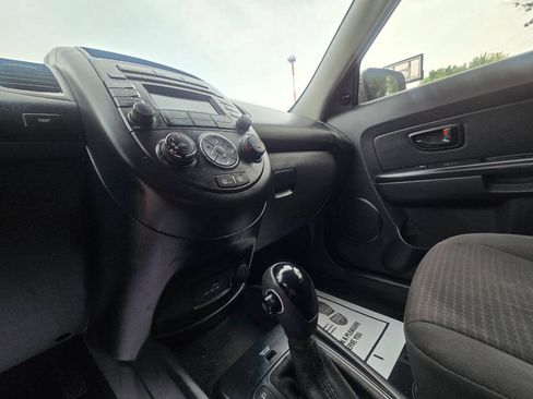 Used 2013 Kia Soul FWD image 21