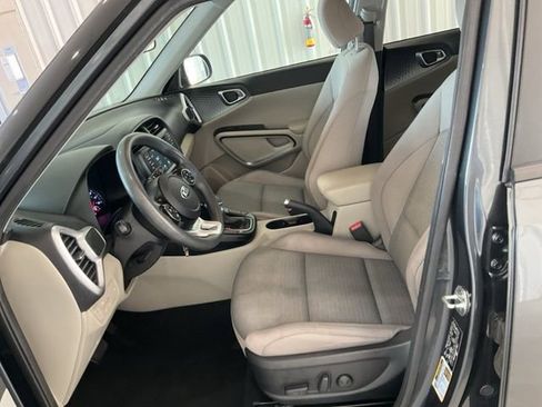 Used 2021 Kia Soul S image 3