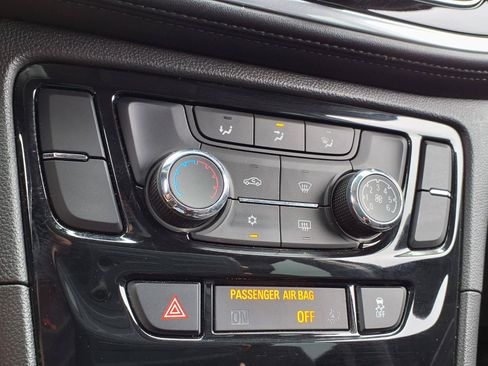 Used 2020 Buick Encore Preferred FWD image 8