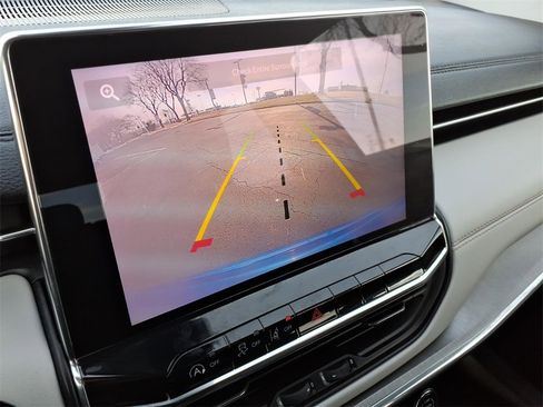 Used 2022 Jeep Compass Limited image 11