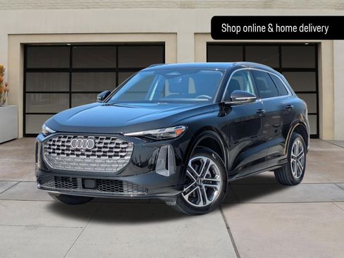 Used 2025 Audi Q5 Premium w/ Convenience Package image 3