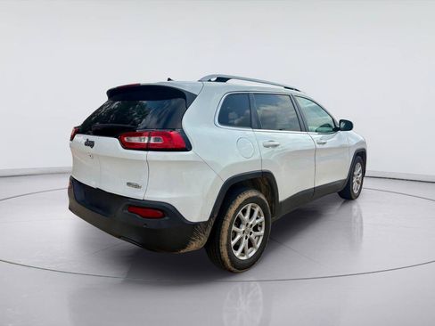 Used 2017 Jeep Cherokee Latitude w/ Safety/Convenience Group FWD image 3