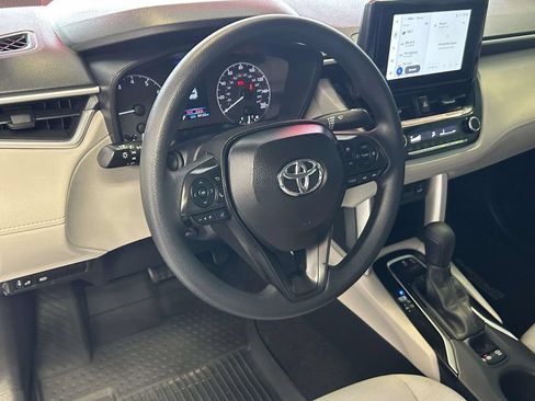 Used 2025 Toyota Corolla Cross L FWD image 12