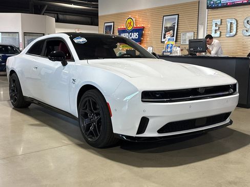 Used 2024 Dodge Charger Daytona R/T w/ Plus Group AWD/4WD image 2