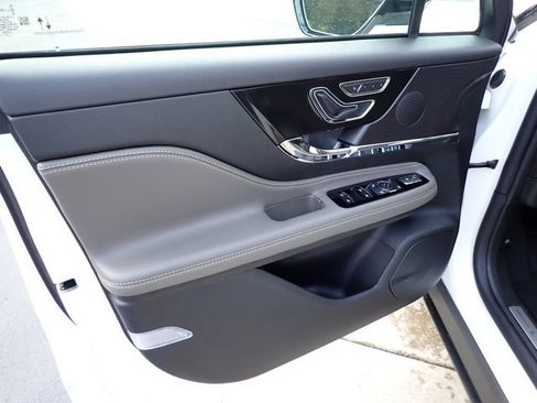 New 2025 Lincoln Corsair Reserve w/ Jet Appearance Package image 40