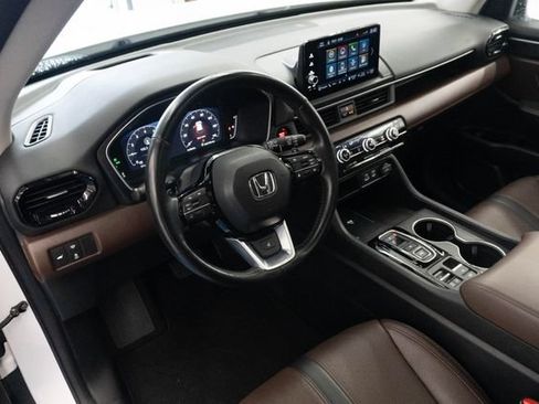 Used 2023 Honda Pilot Elite image 3