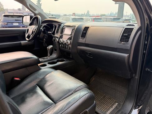 Used 2018 Toyota Sequoia TRD Sport AWD/4WD image 24