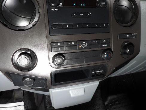 Used 2016 Ford F250 XL w/ Power Equipment Group RWD image 17