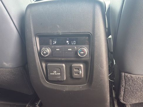 Used 2024 Buick Enclave Essence w/ Experience Buick Package FWD image 9