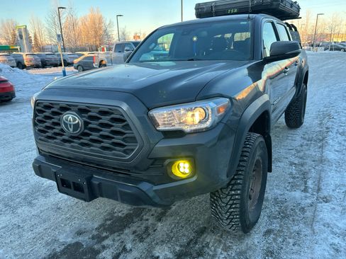Used 2022 Toyota Tacoma TRD Off-Road image 1