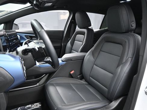 Used 2025 Chevrolet Equinox EV LT w/ Convenience Package image 8