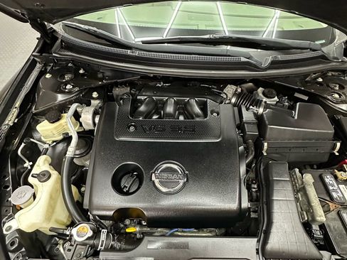 Used 2011 Nissan Altima 3.5 SR w/ 3.5SR Premium Pkg image 27