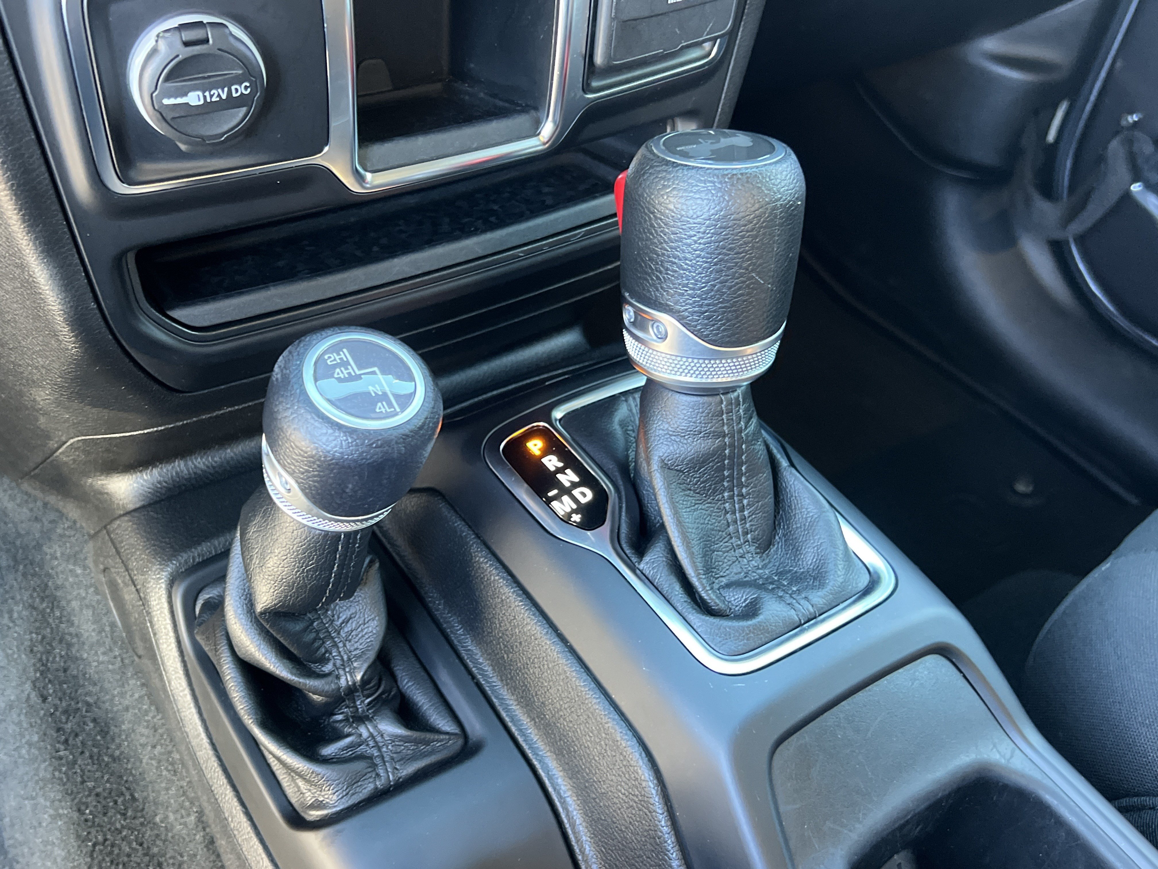 Used 2022 Jeep Wrangler Sport AWD/4WD image 32