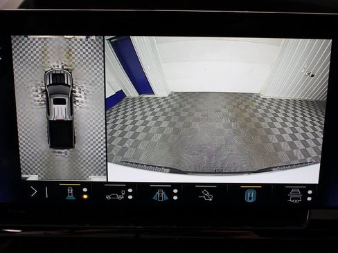 Used 2023 Chevrolet Silverado 1500 ZR2 w/ Technology Package AWD/4WD image 16