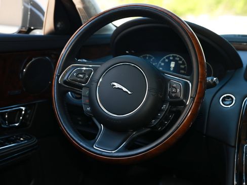 Used 2017 Jaguar XJ L Portfolio image 33