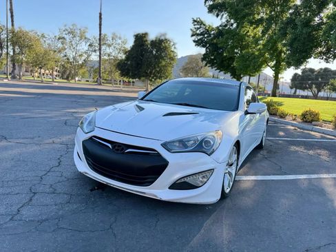 Used 2015 Hyundai Genesis 3.8 RWD image 4