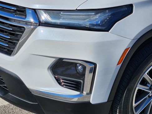 Certified 2023 Chevrolet Traverse LT w/ Rear Camera Mirror Package image 9