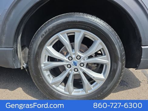 Used 2023 Ford Explorer Limited image 12