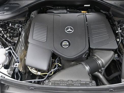 Used 2025 Mercedes-Benz GLC 300 image 32