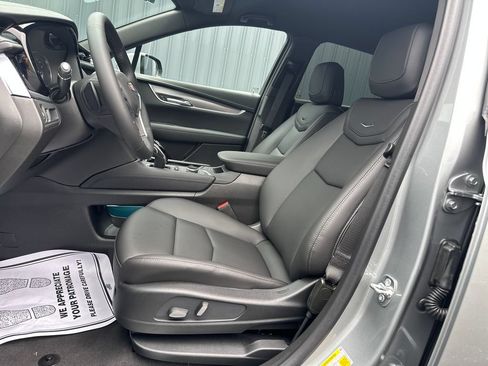 New 2026 Cadillac XT5 Luxury w/ LPO, ONYX Package FWD image 13