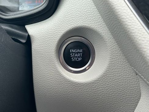 Certified 2022 Toyota Corolla Cross LE image 24