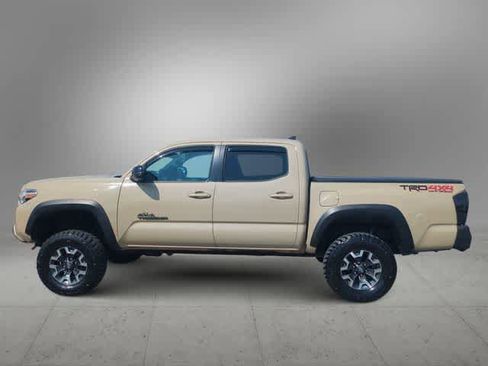 Used 2017 Toyota Tacoma TRD Off-Road w/ Tow Package (A/T) image 5
