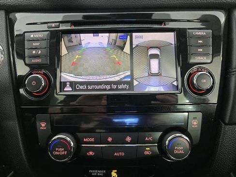 Used 2018 Nissan Rogue SL w/ Premium Package FWD image 34