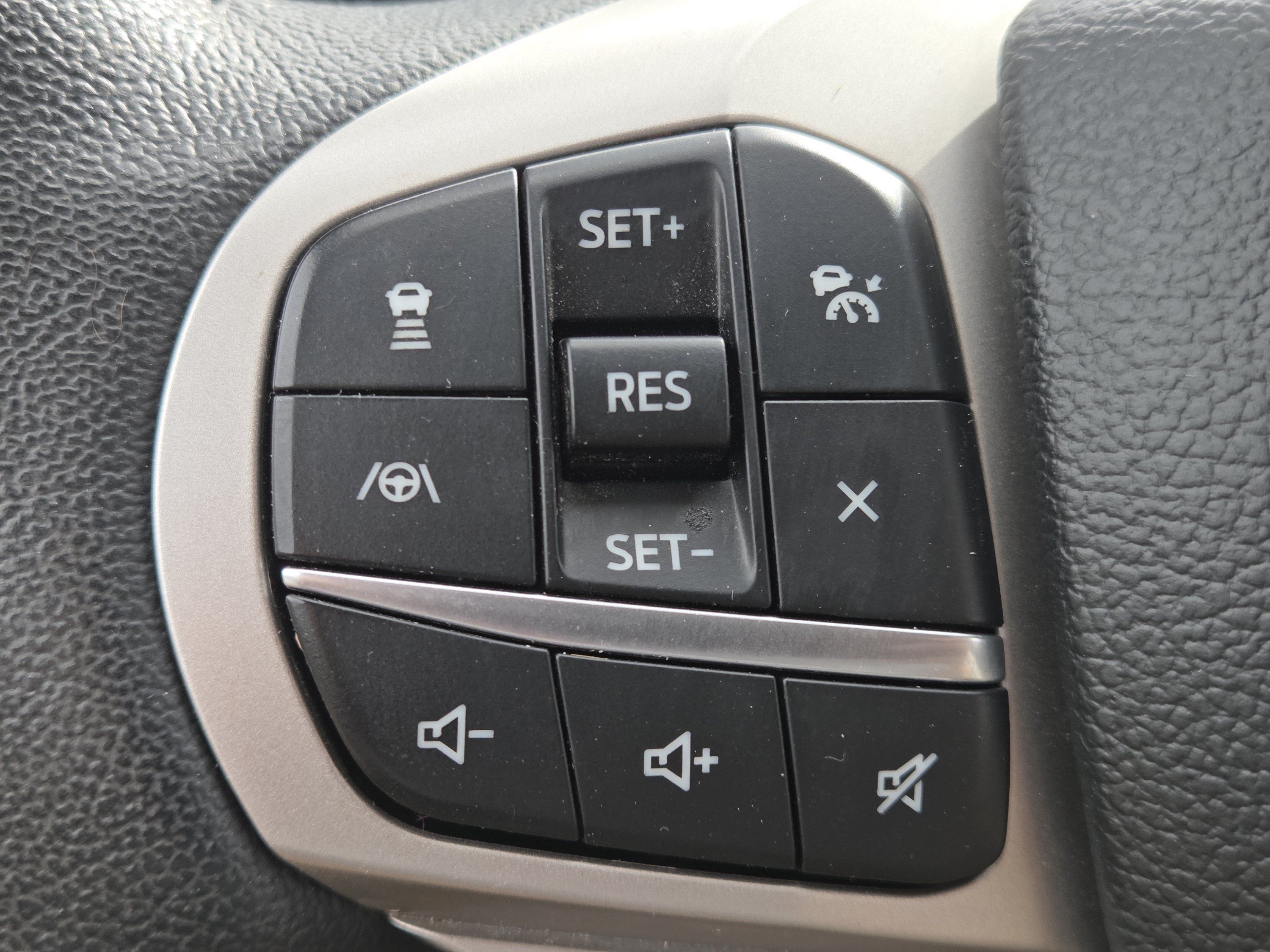 Used 2023 Ford Explorer XLT w/ Equipment Group 202A AWD/4WD image 13