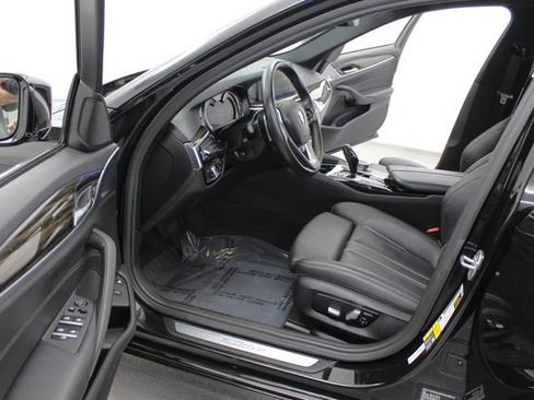 Used 2018 BMW 530e xDrive AWD/4WD image 16