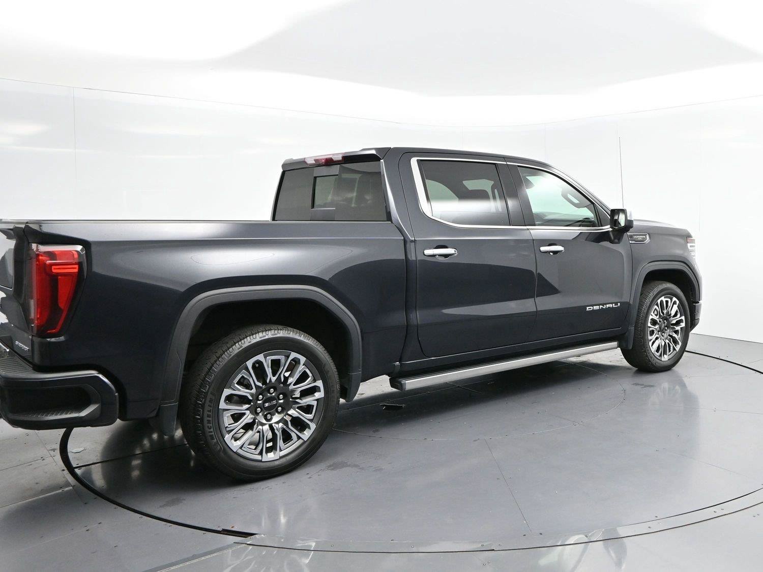 Used 2023 GMC Sierra 1500 Denali Ultimate AWD/4WD image 7