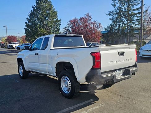 Used 2024 Toyota Tacoma SR image 5