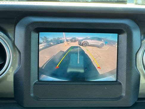 Used 2020 Jeep Wrangler Unlimited Sahara w/ Cold Weather Group image 18