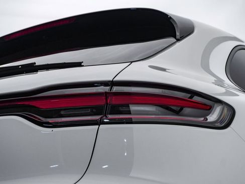 New 2026 Porsche Macan image 12