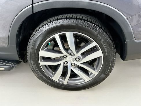 Certified 2018 Honda Pilot Touring image 24