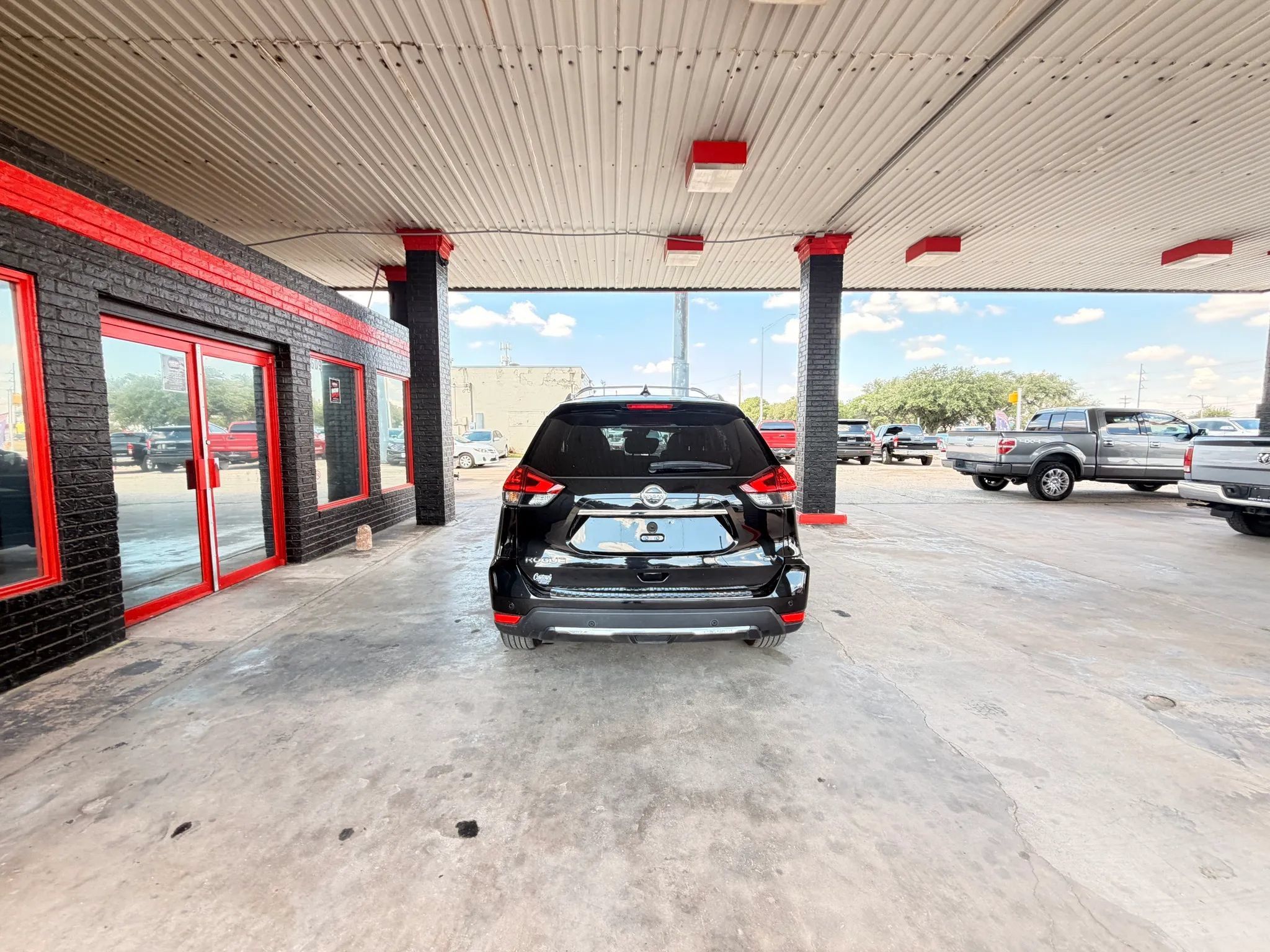 Used 2020 Nissan Rogue SV FWD image 4