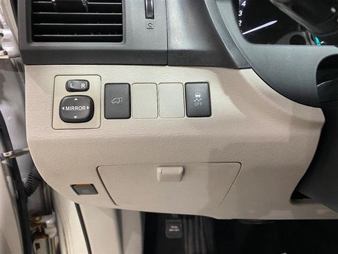Used 2010 Toyota Venza AWD w/ Premium Pkg #2 image 9