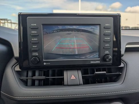 Used 2021 Toyota RAV4 LE FWD image 16