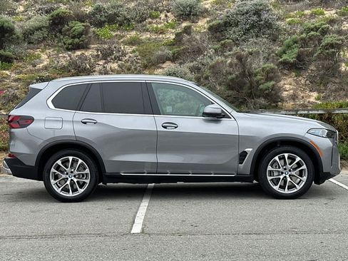 Used 2025 BMW X5 xDrive50e image 6