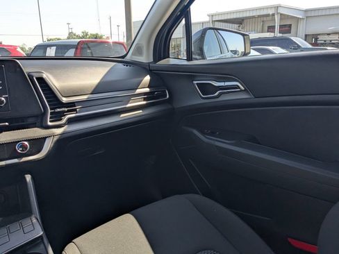 Used 2024 Kia Sportage LX FWD image 16