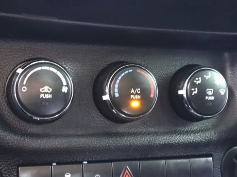 Used 2017 Jeep Wrangler Unlimited Sport w/ Connectivity Group AWD/4WD image 19