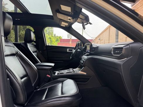 Used 2020 Ford Explorer XLT w/ Equipment Group 202A AWD/4WD image 27
