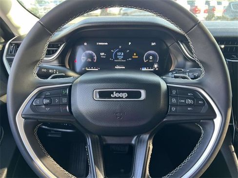 Certified 2023 Jeep Grand Cherokee Laredo image 15