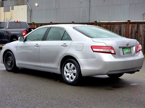 Used 2011 Toyota Camry LE image 5