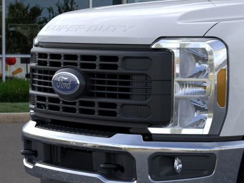 New 2026 Ford F250 XL w/ XL Chrome Package image 17