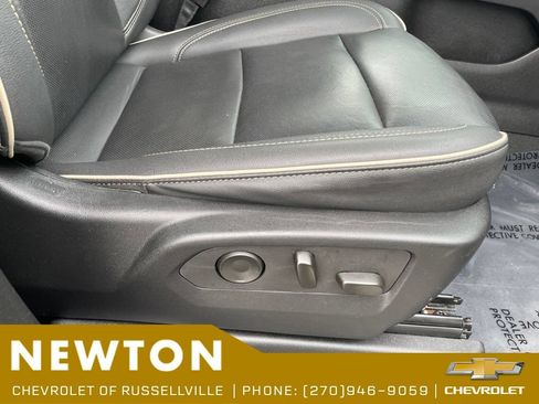 Used 2024 GMC Yukon SLT RWD image 25
