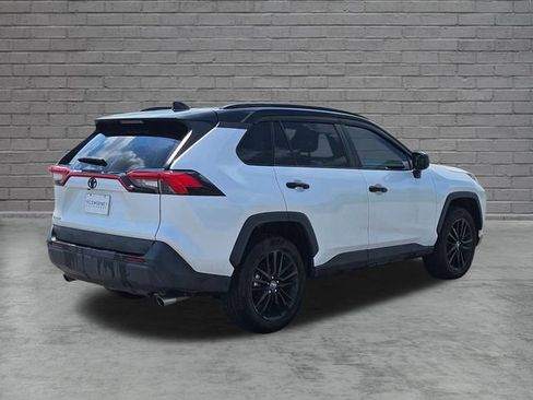 Used 2020 Toyota RAV4 LE FWD image 5