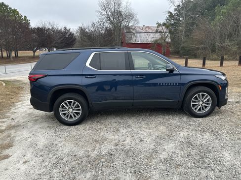 Used 2023 Chevrolet Traverse LT image 4